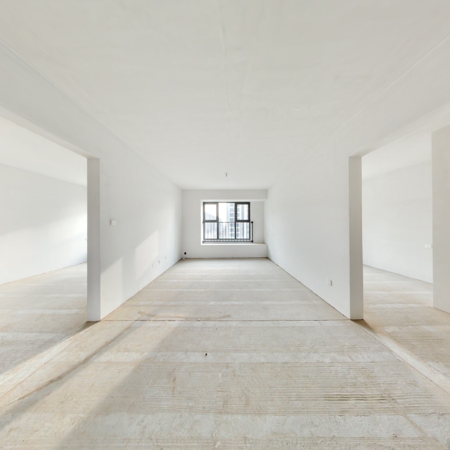 诚意出售毛坯四叶草户型。双明卫，中间好楼层，