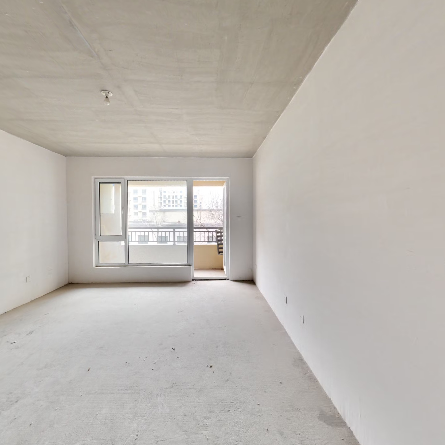 洋房南北通透三居室，中间楼层，诚心出售，价格可议