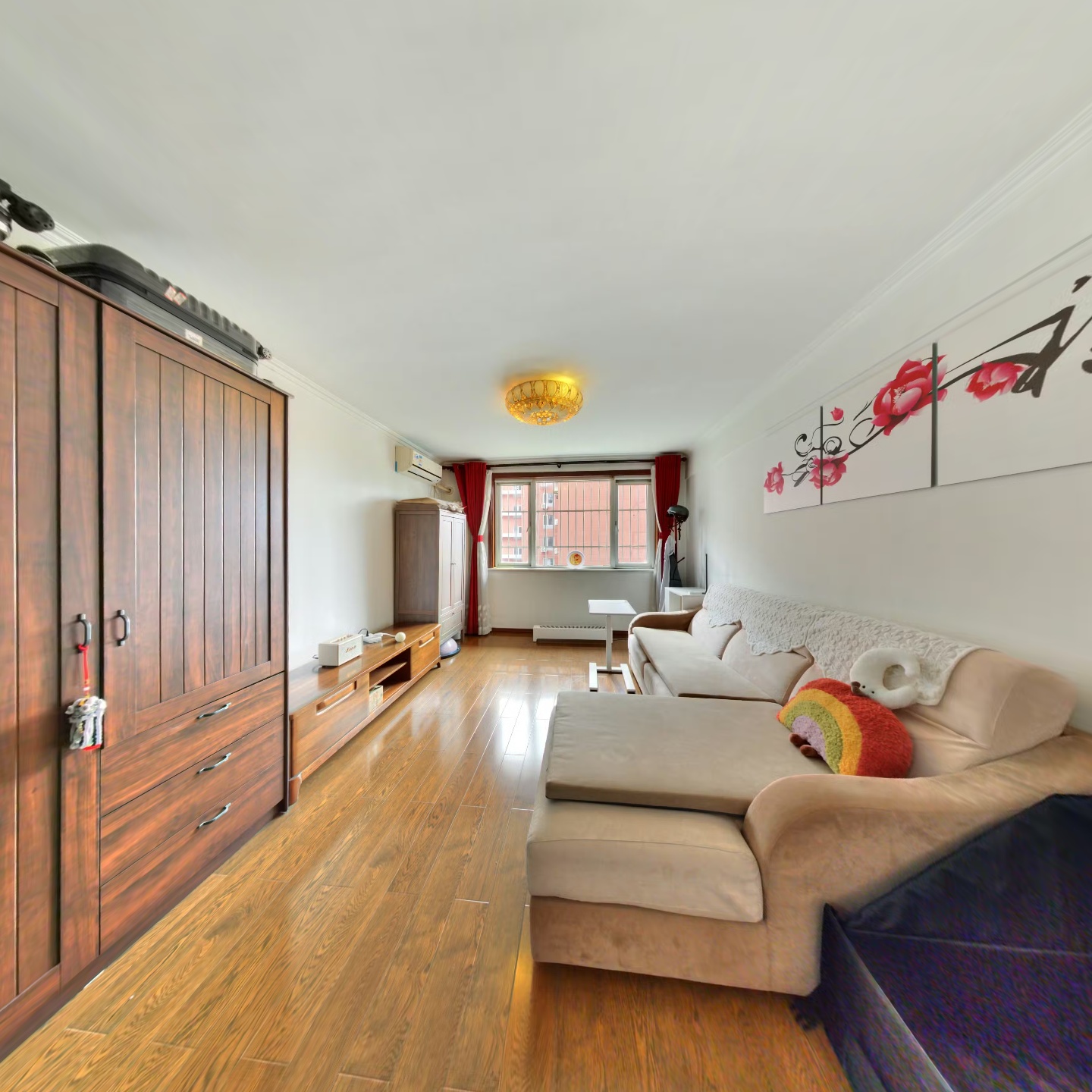 金隅美和園西區(qū)滿(mǎn)五唯一中間樓層電梯一居室 誠(chéng)意出售