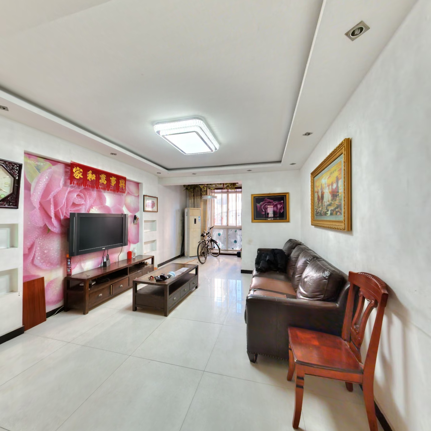 此房是 低楼层 户型方正没有面积浪费 中等装修 拎包入