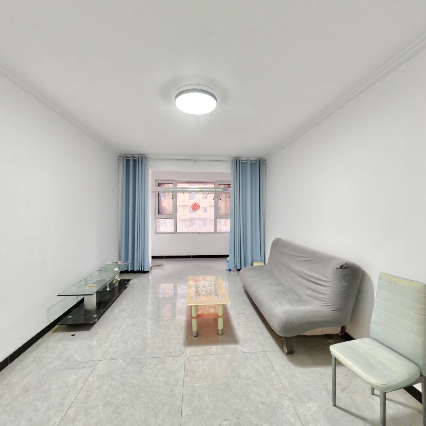 小区环境整洁，人车分流设计，采光好，