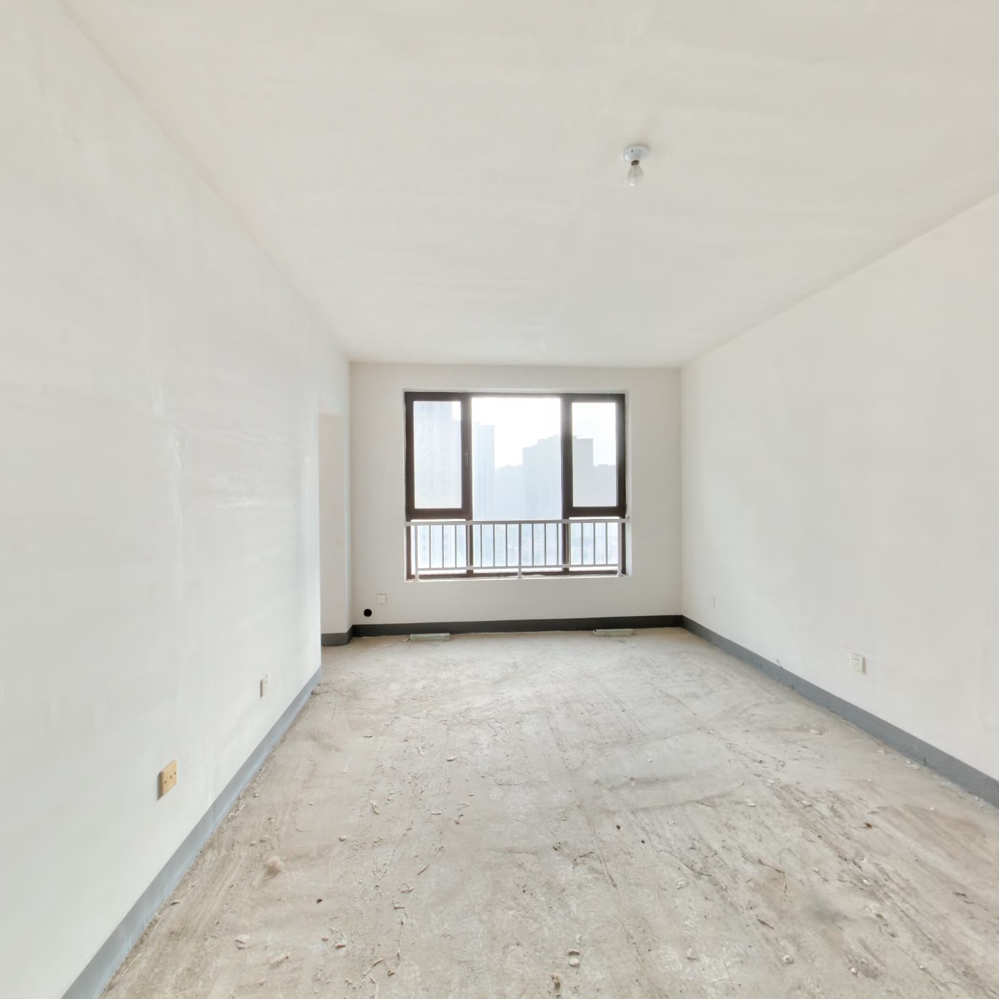 毛坯房，小卧室无遮挡，视野开阔