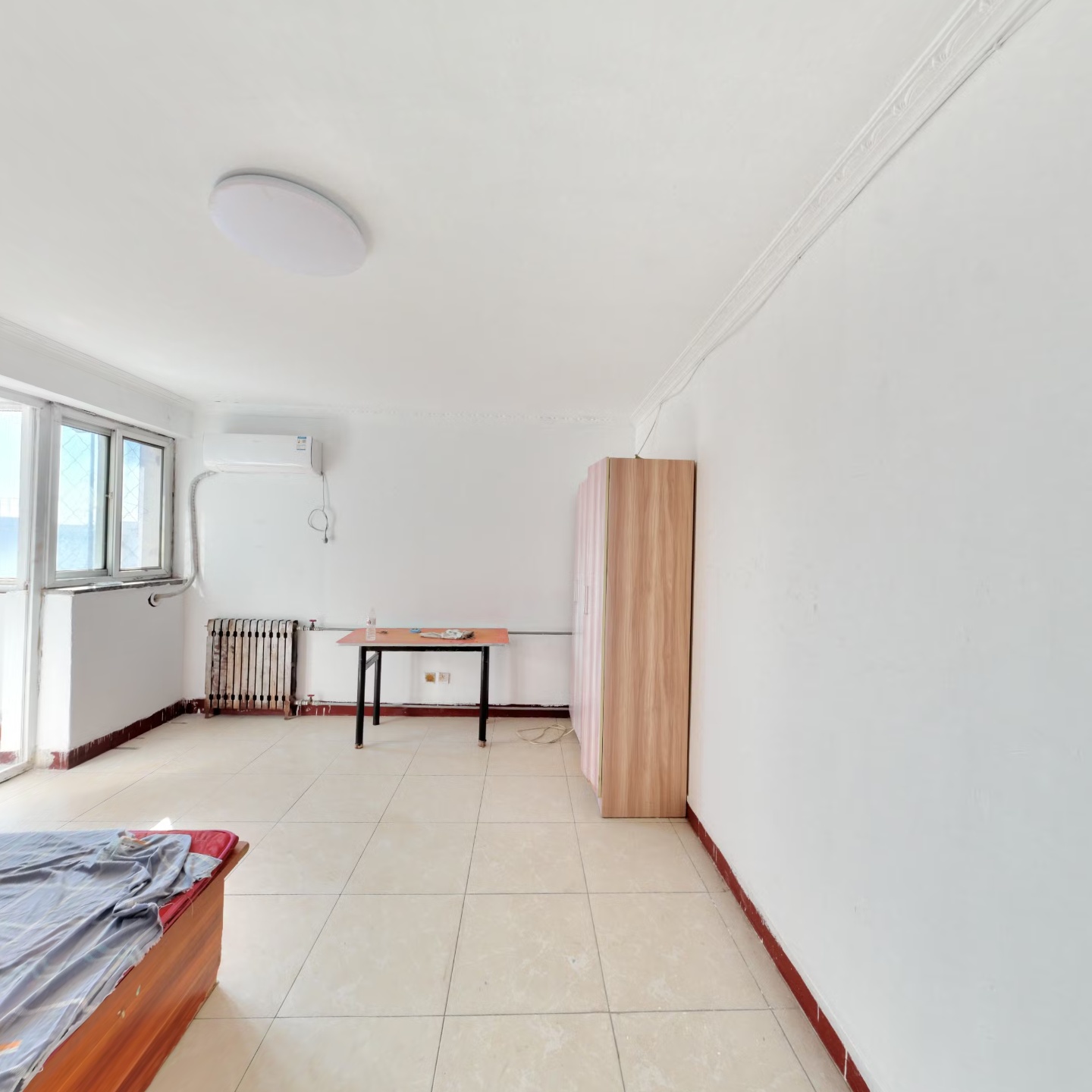 矿山局家属楼南院，838沿线，出门市医院