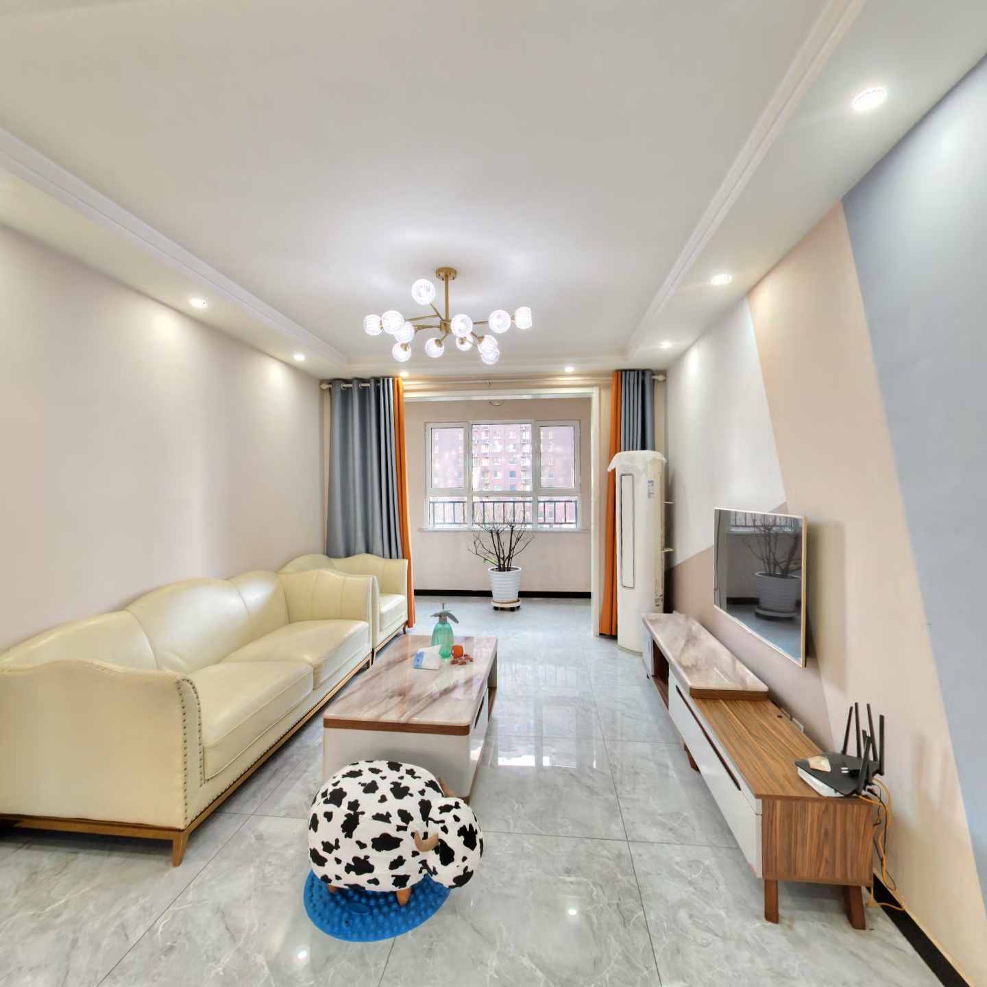 业主急售，精装修南北通透三居，拎包入住