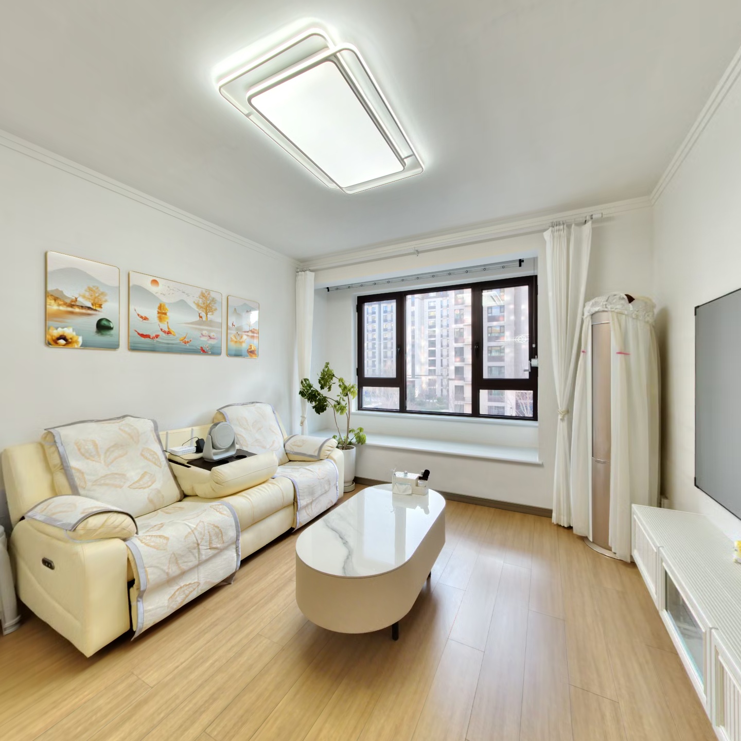 樾府国际 精装两居 南北通透  全天采光 随时看房