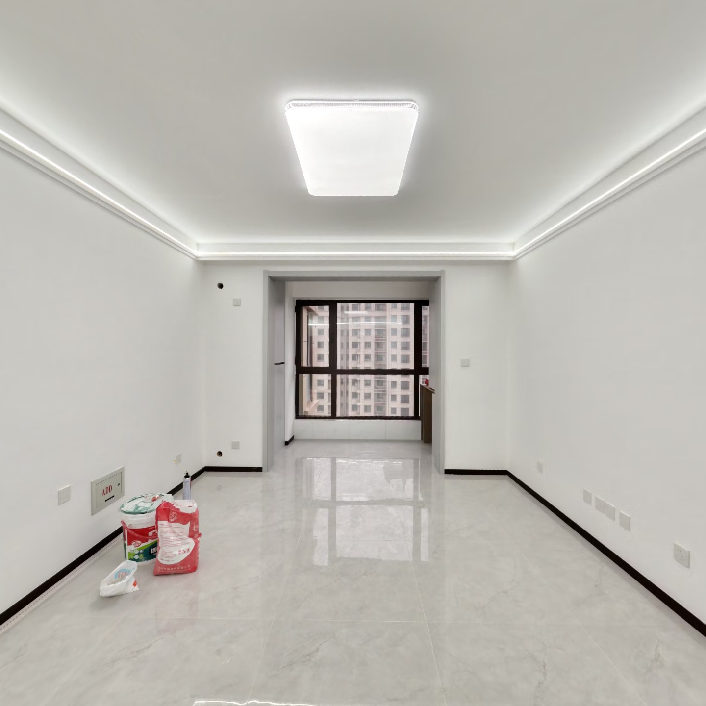 天伦湾大卧室三居，集中供暖的，装修未住！