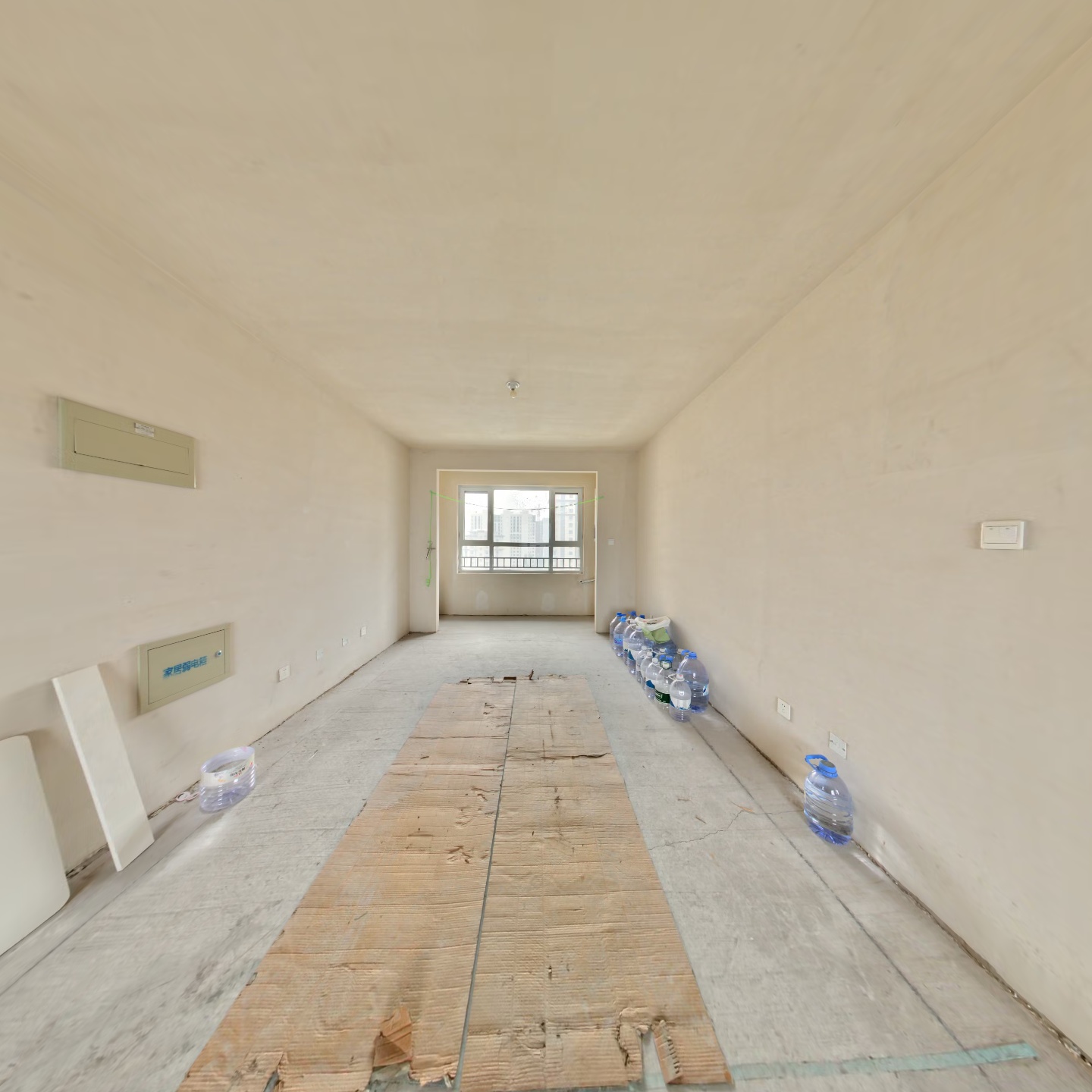 南北通透三居室，明厨明卫，采光视野好。