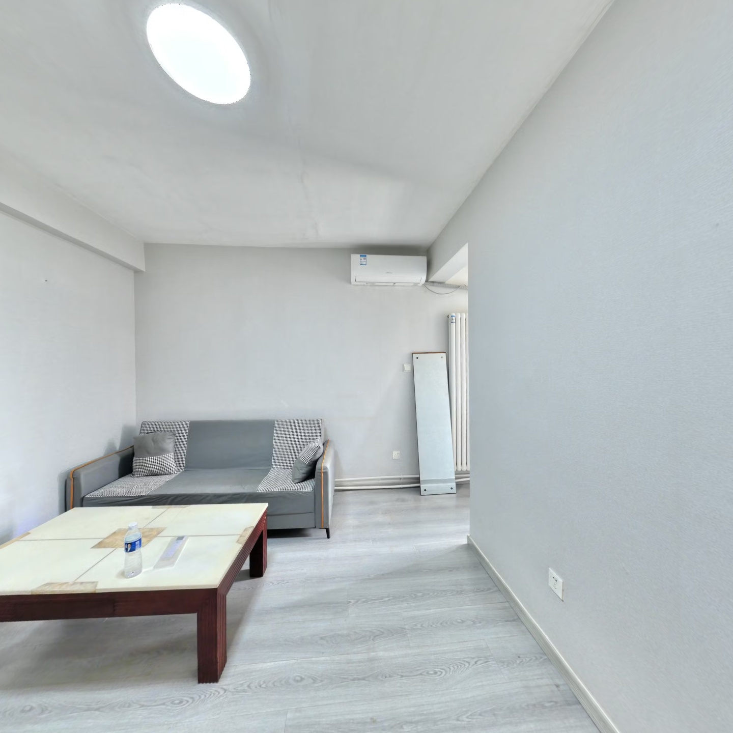 冠云路新加坡花园南向精装修一居拎包入住
