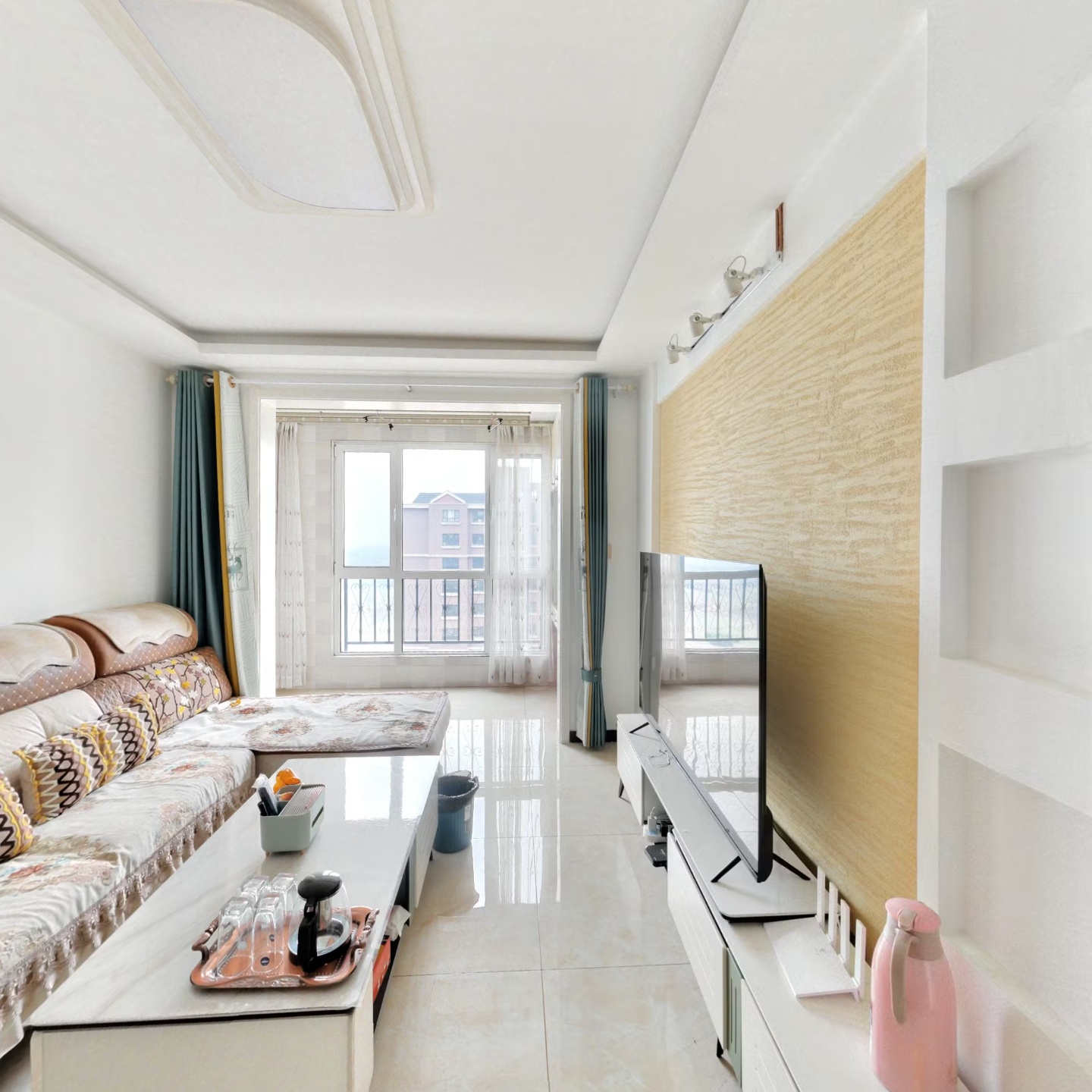 牛津花园，精装南向两居，中高楼层采光充足