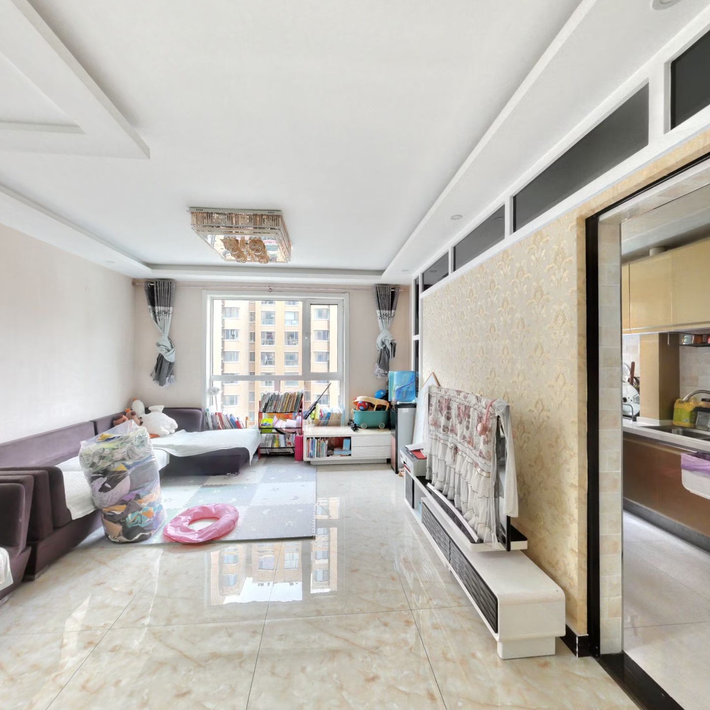 房子属于南北通透两居室中间好楼层