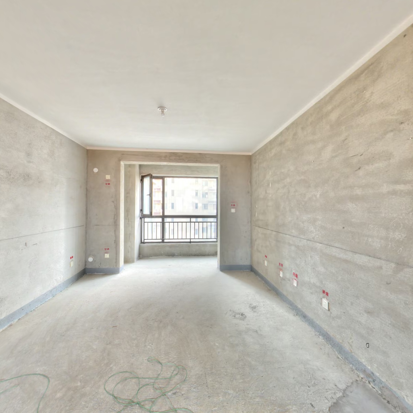 三居南北通透 样板间户型，户型方正，高楼层无遮挡