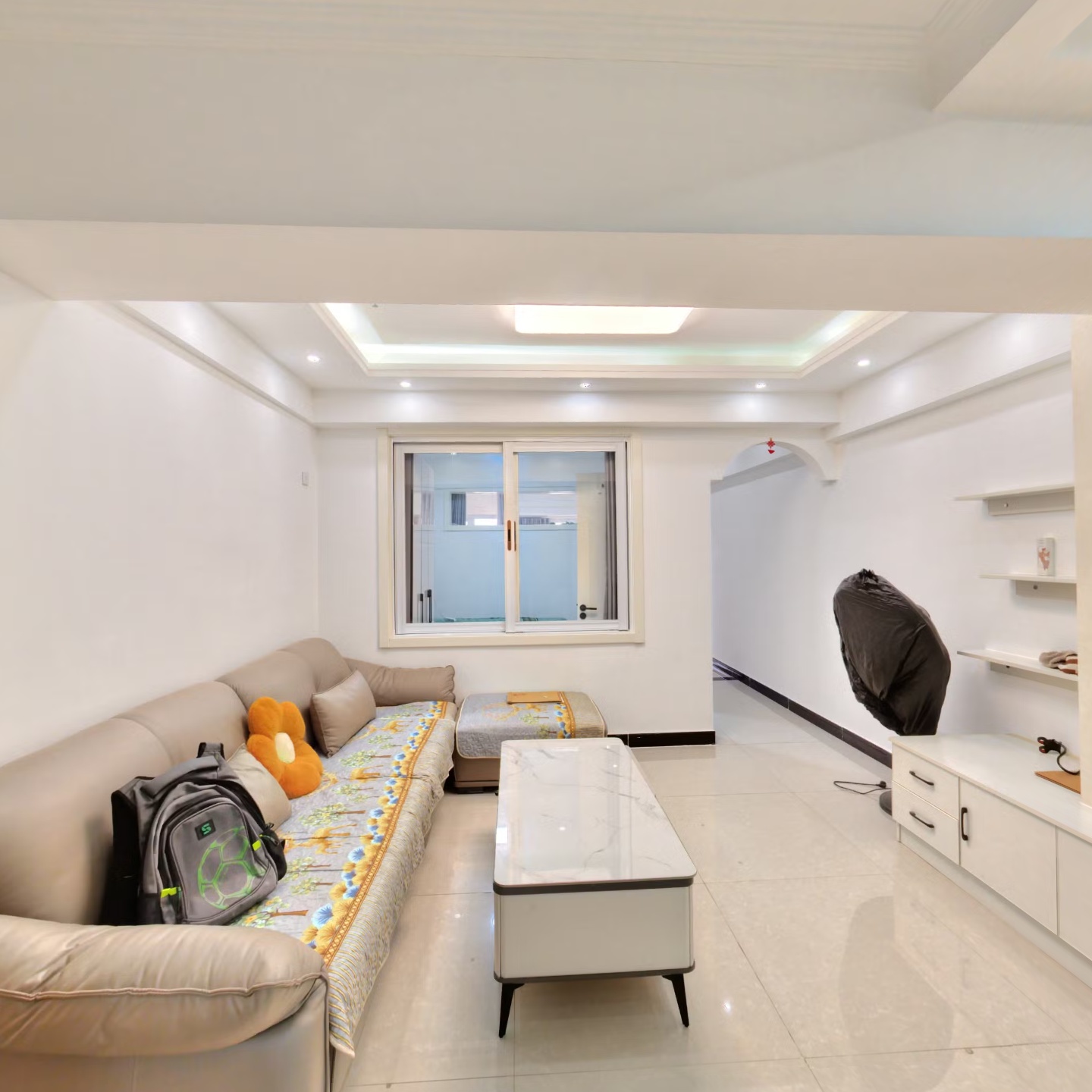 70年产权，居住，位置好，有房本，满二。