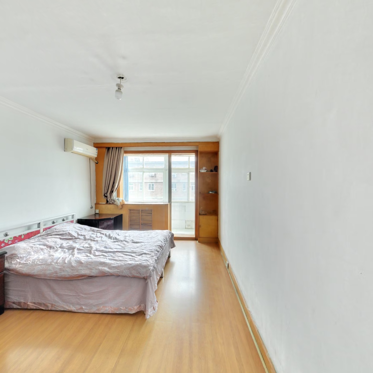 小区离公交车站近，出行很便利，也可直接去高速口