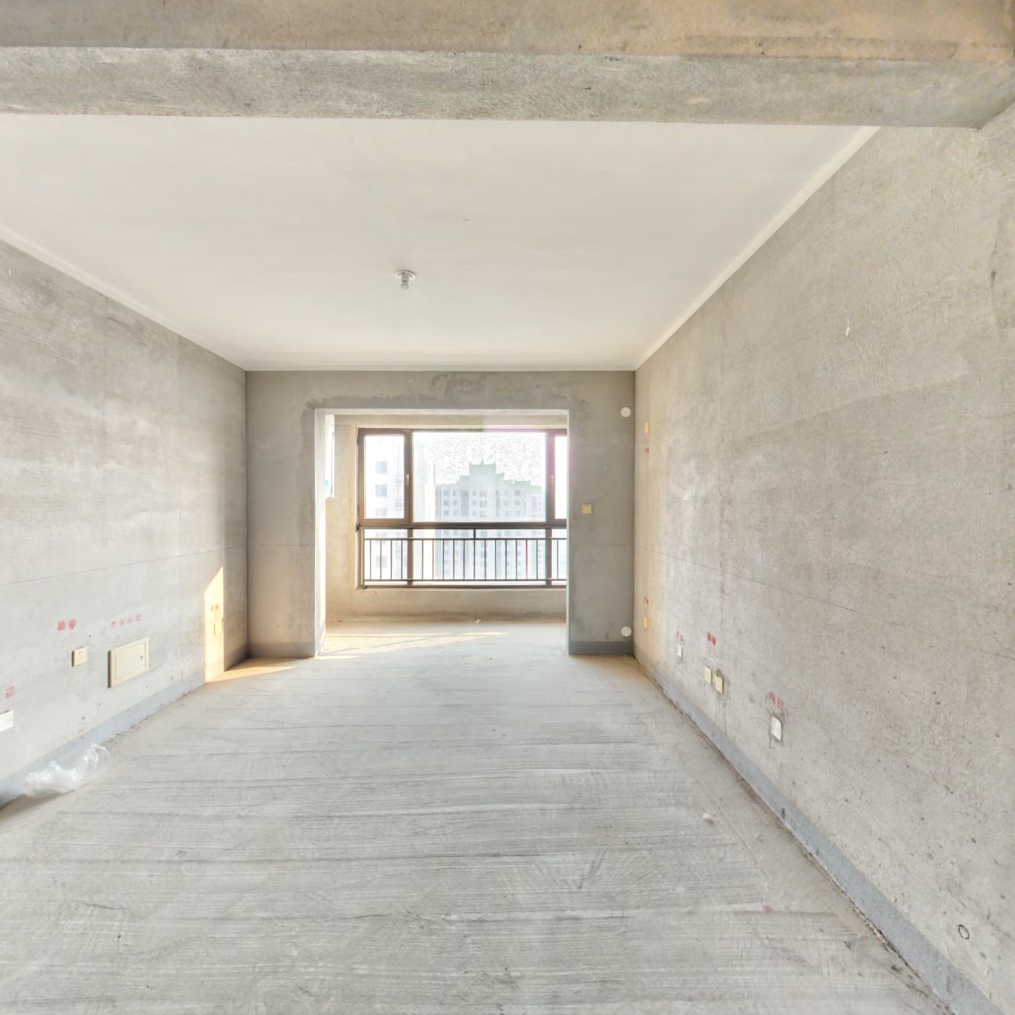 房子南北通透三居，毛坯，房本新本，价格能聊。