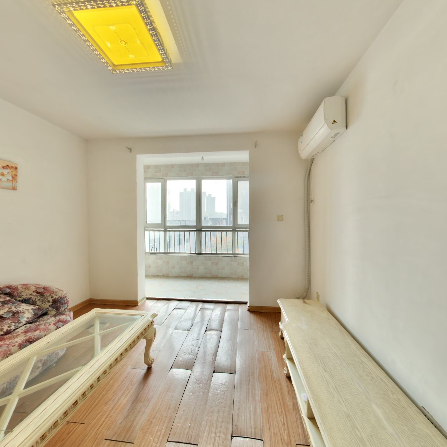 一梯两户，通透两居，简装，房本满二