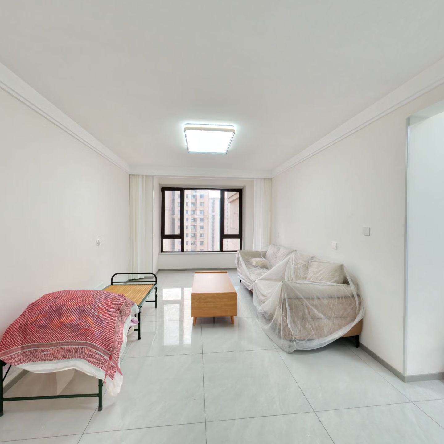 高铁新干线南北通透的户型， 中高楼层 主卧客厅朝南