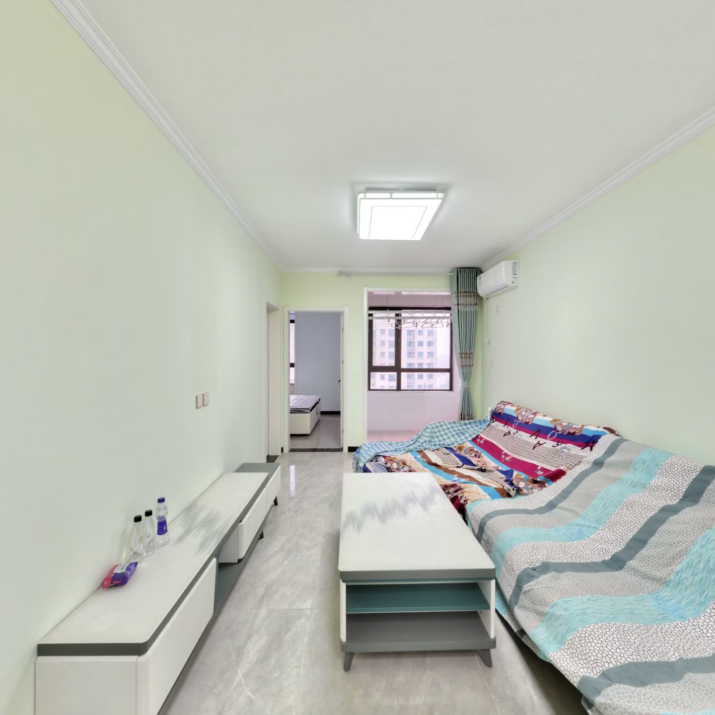 精装全南两居，中高楼层，集中供暖