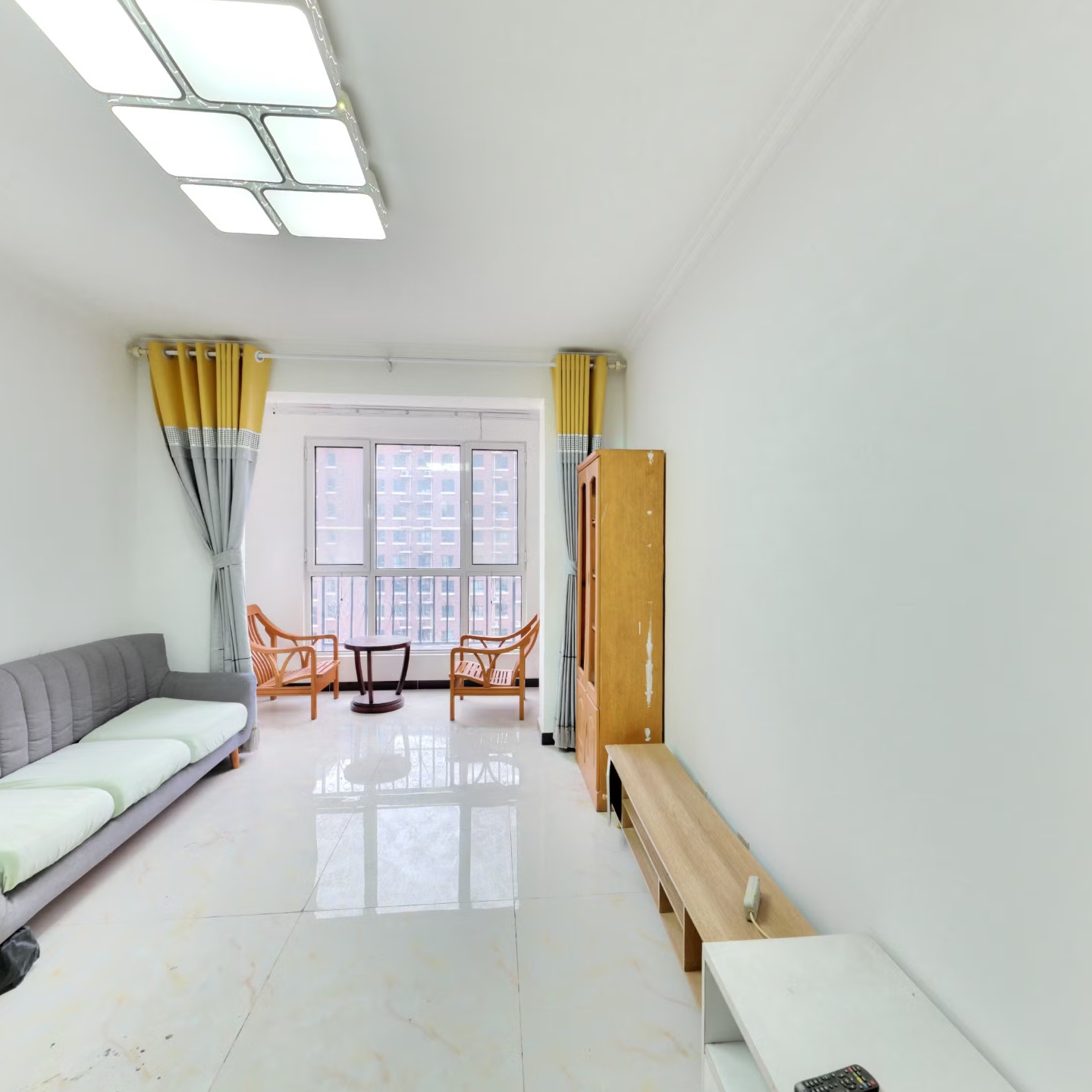 精装修 南向2居 高楼层 有本 小区西侧 看房方便