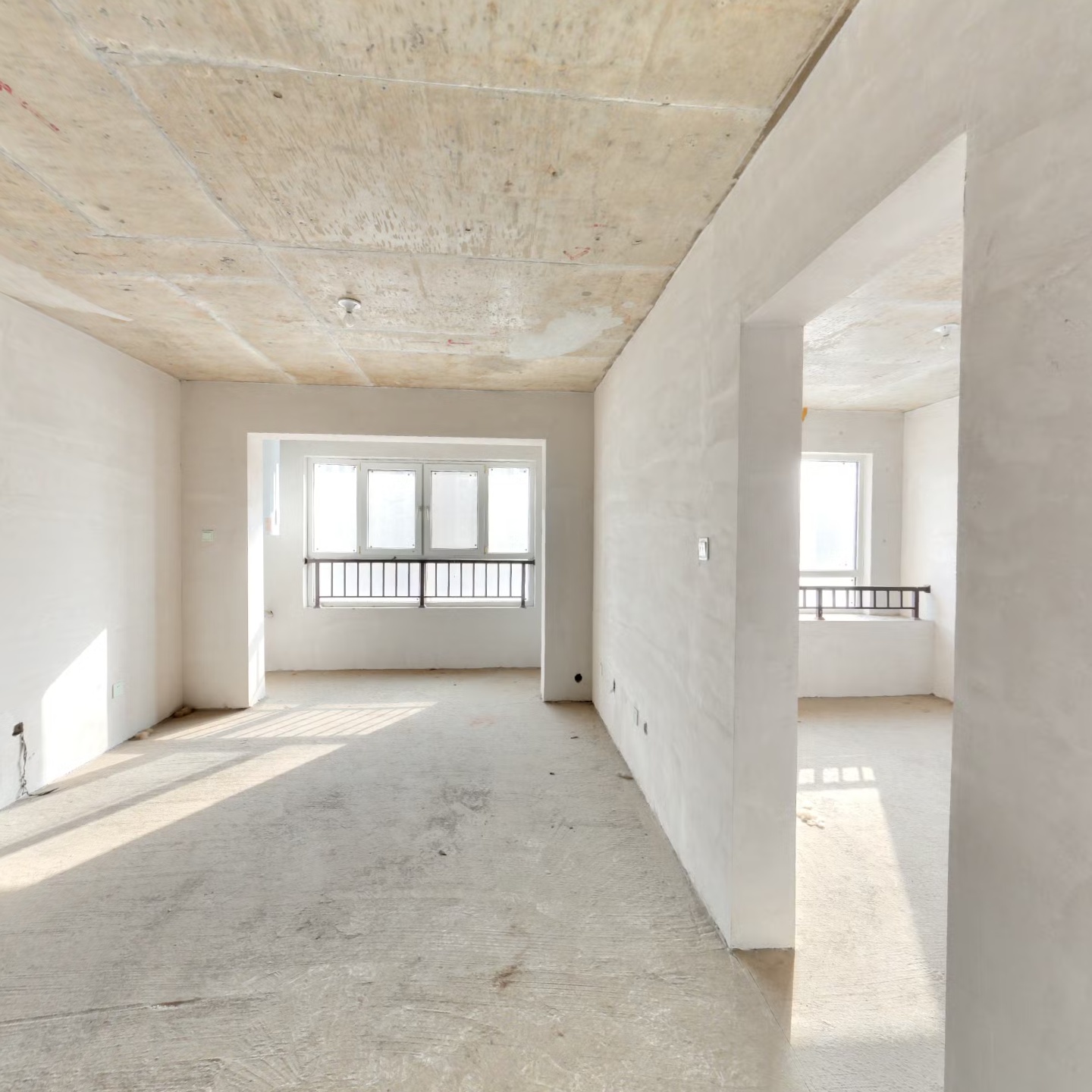 玫瑰园南向两居室 中间楼层 采光充足 环境好出行方便