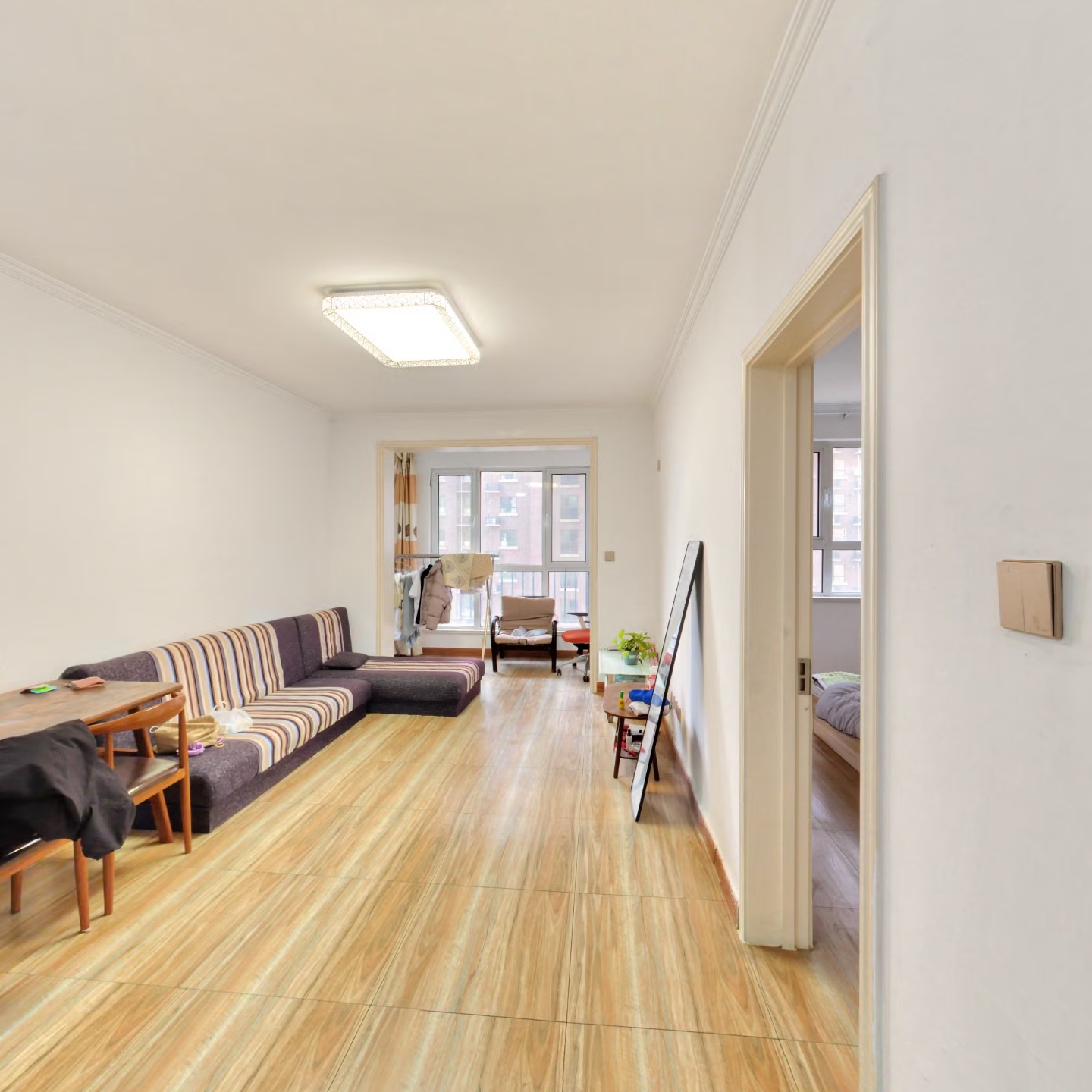 房本满二，全阳采光，小区环境优良，人车分流