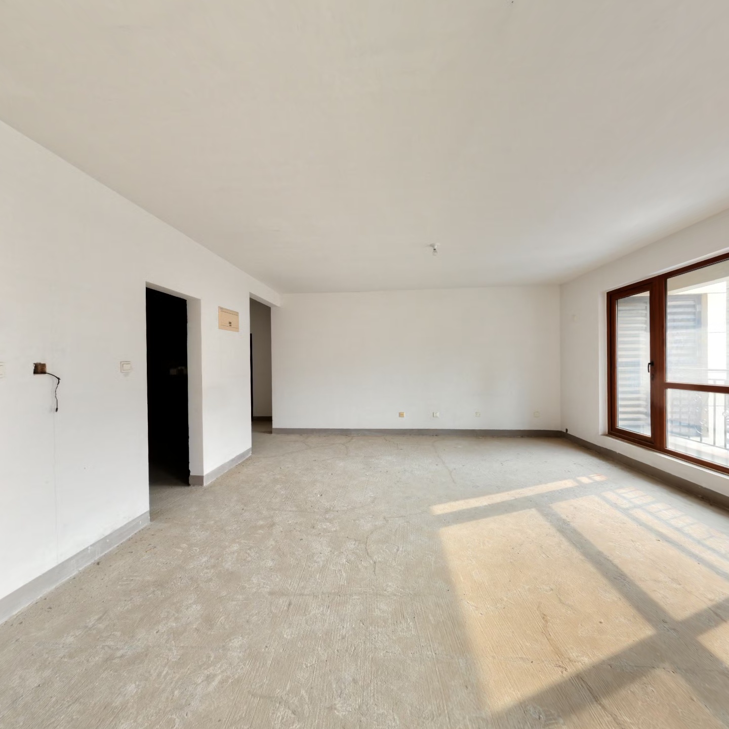 此房是 总高7层的洋房，南北通透，视野优美，采光充足