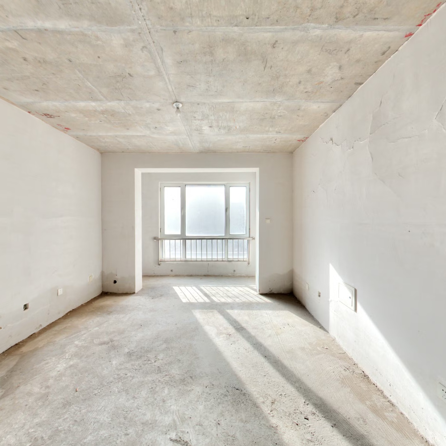 房子是南北通透三居室， 户型好居住舒适