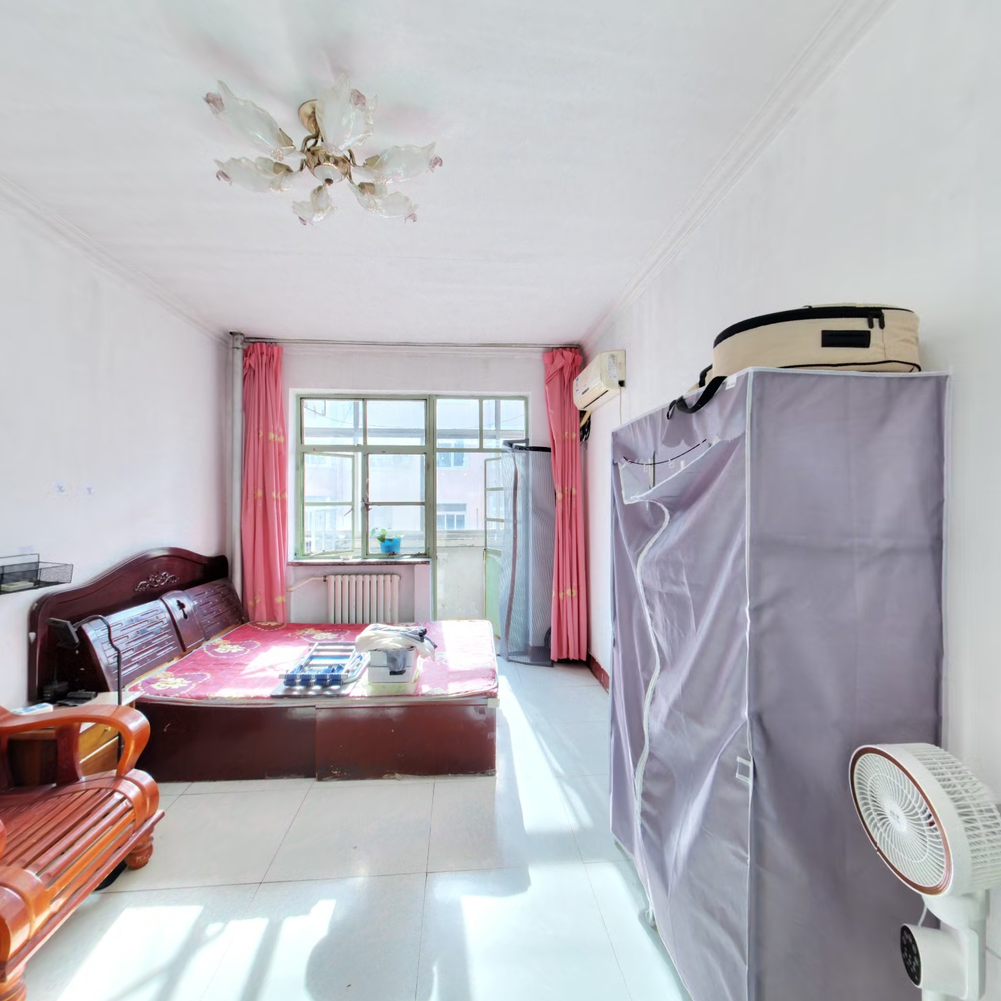 桃园区 金属器件厂中间三层带装修南北通透两居室