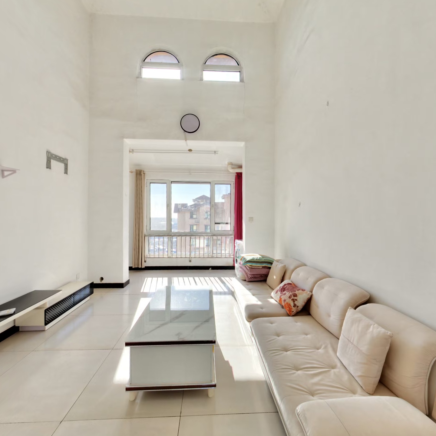 精装南北通透三居室顶层挑高高视野好