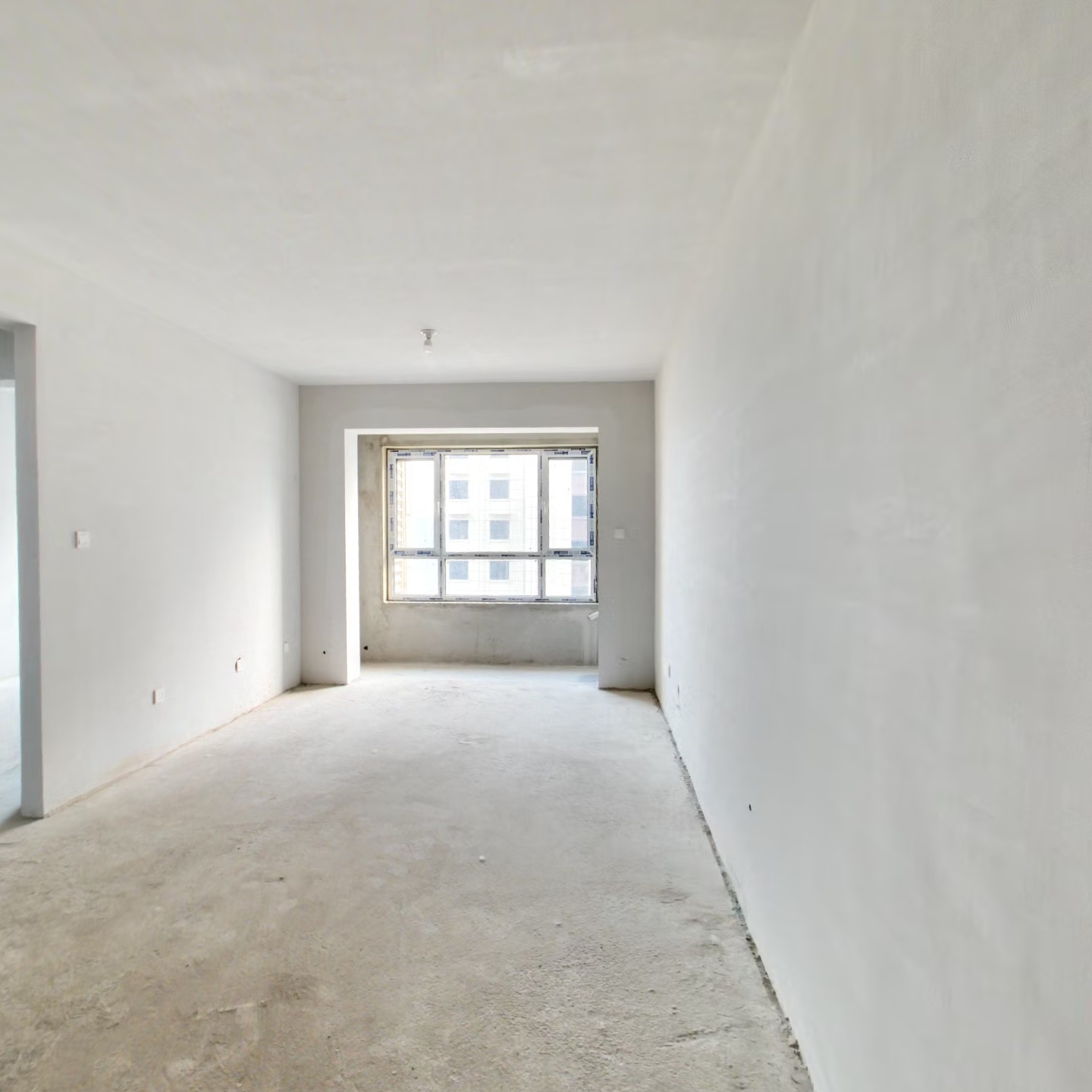 小区内有幼儿园，环境绿化好，一梯三户，可更名