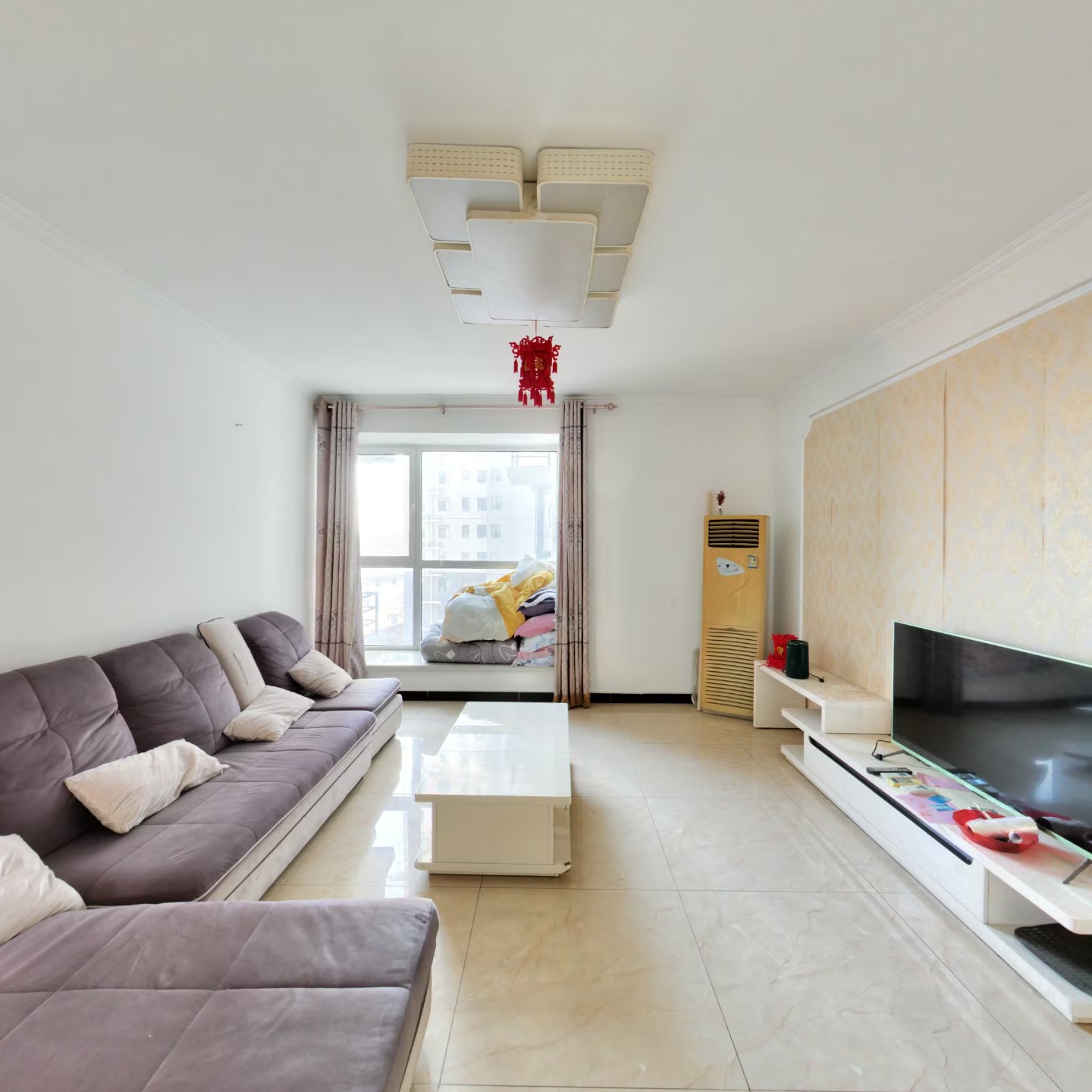 房子简单装修，户型好，产权清晰，诚意出售。