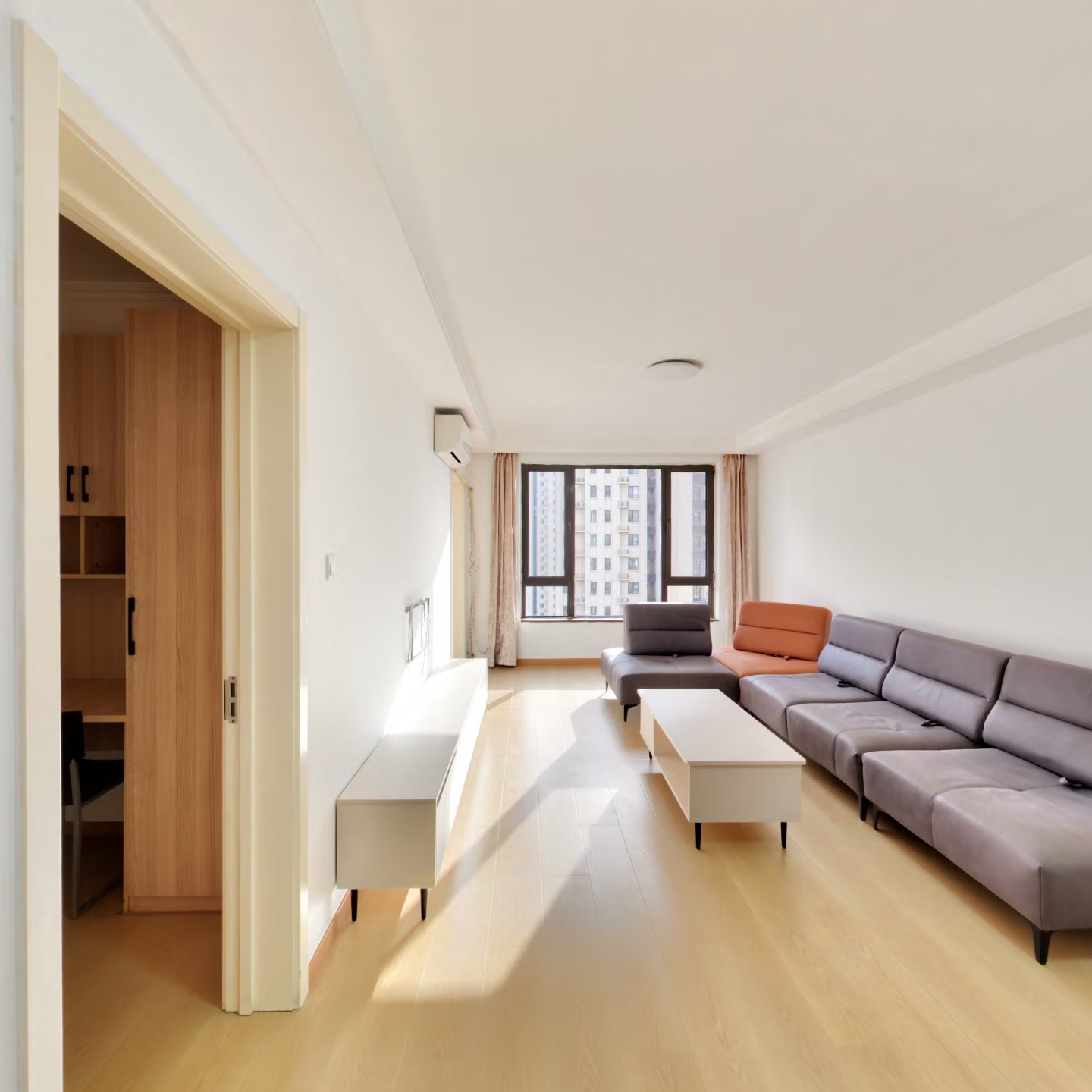 精装修全阳三居，业主急售！有房本！