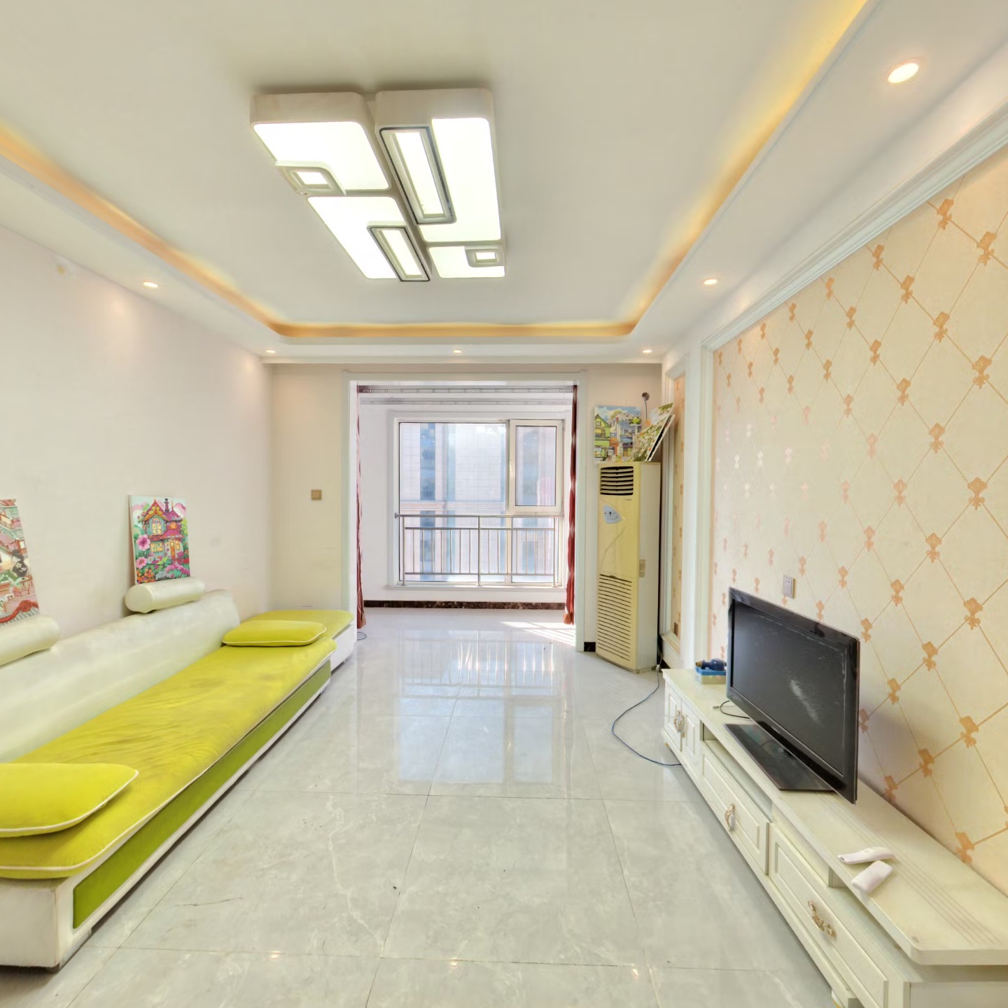 南北通透三居 主卧拐角飘窗 西户 客厅卧室都是落地窗