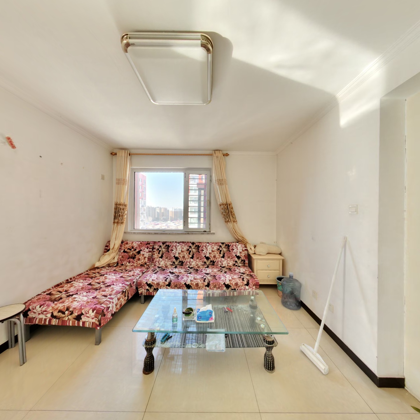 冠云路南向两居  采光好  车位充足 拎包入住