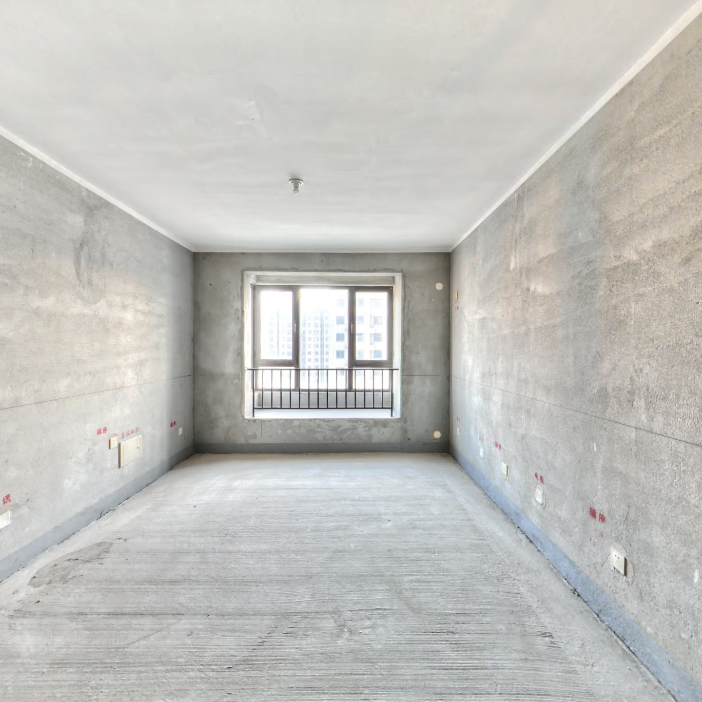 毛坯两居随意装修 楼层好采光视野好 保利物业