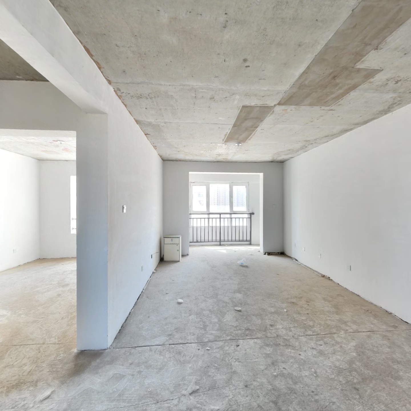 本房子格局不错 南北通透的三居室 全天采光无遮挡