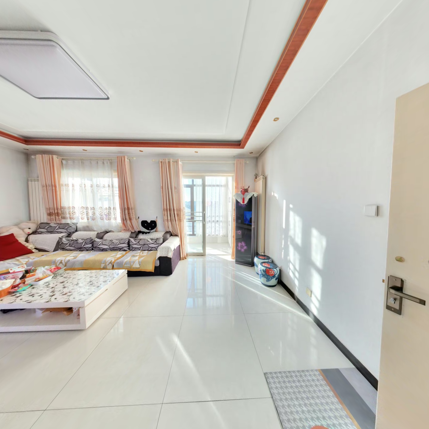 上叠，集中供暖，屋子保持的很好，满二