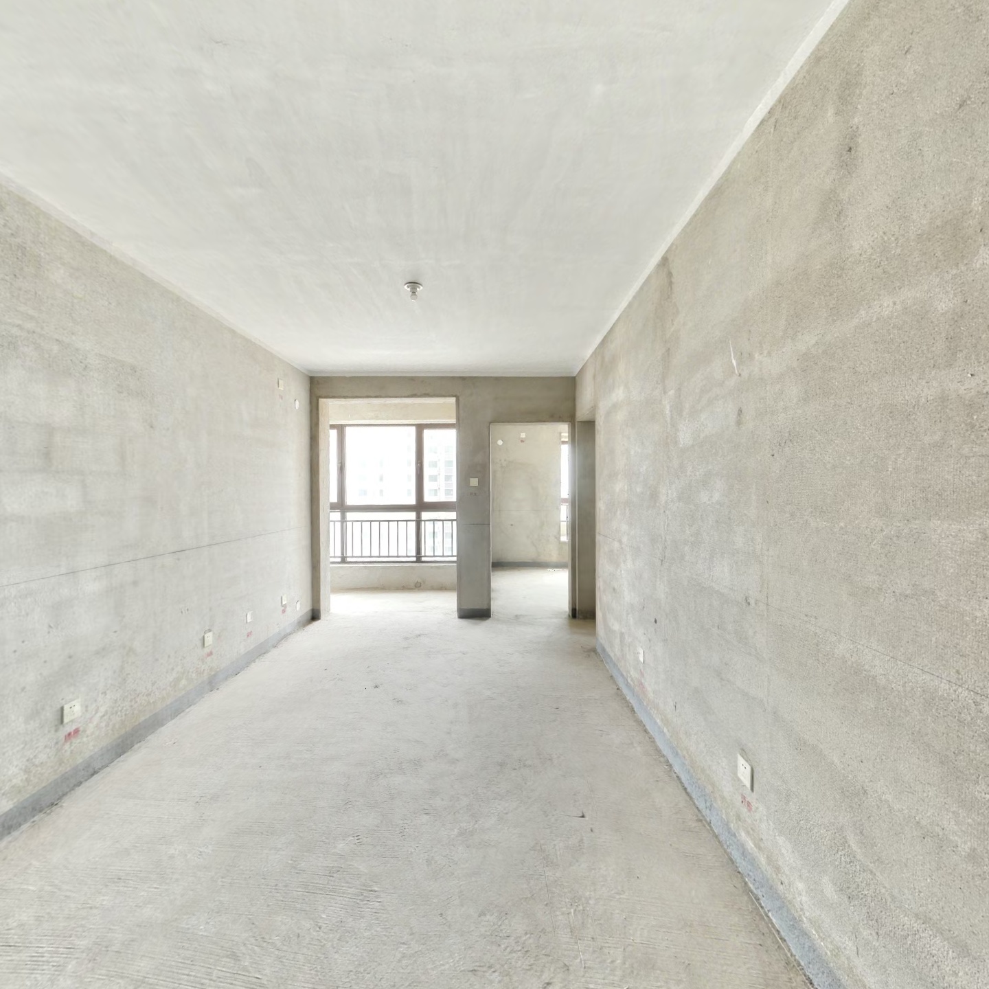 中间楼层小两居 小区中间位置 诚心卖