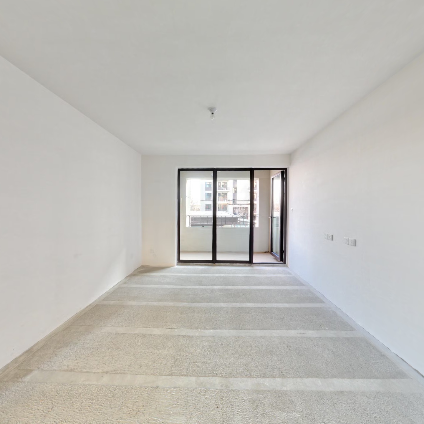 户型方正   离门口近   洋房社区   小区环境好