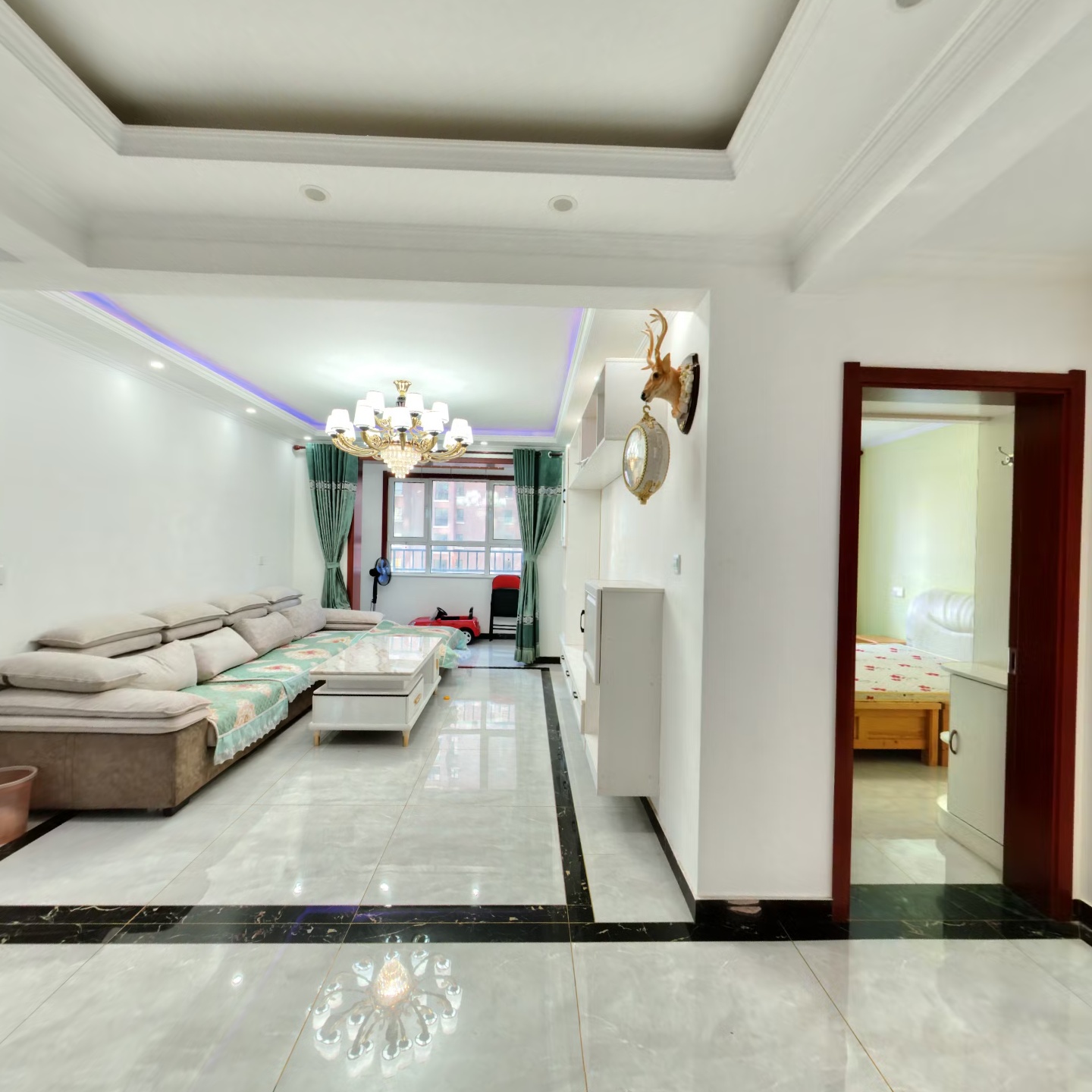 牛津花园 南北三居室 自住装修 带地下室