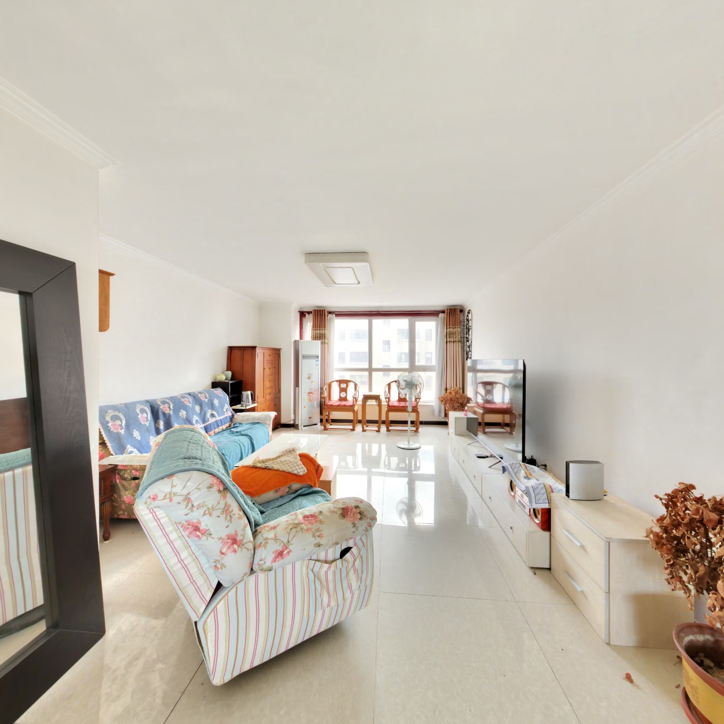 钢混结构，板楼，中间楼层，有电梯，南北通透