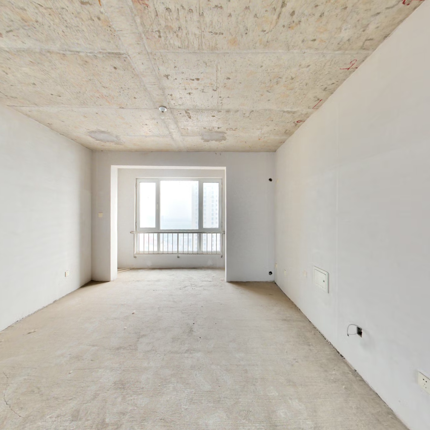 南北通透大三居 中高楼层 视野很棒 有钥匙