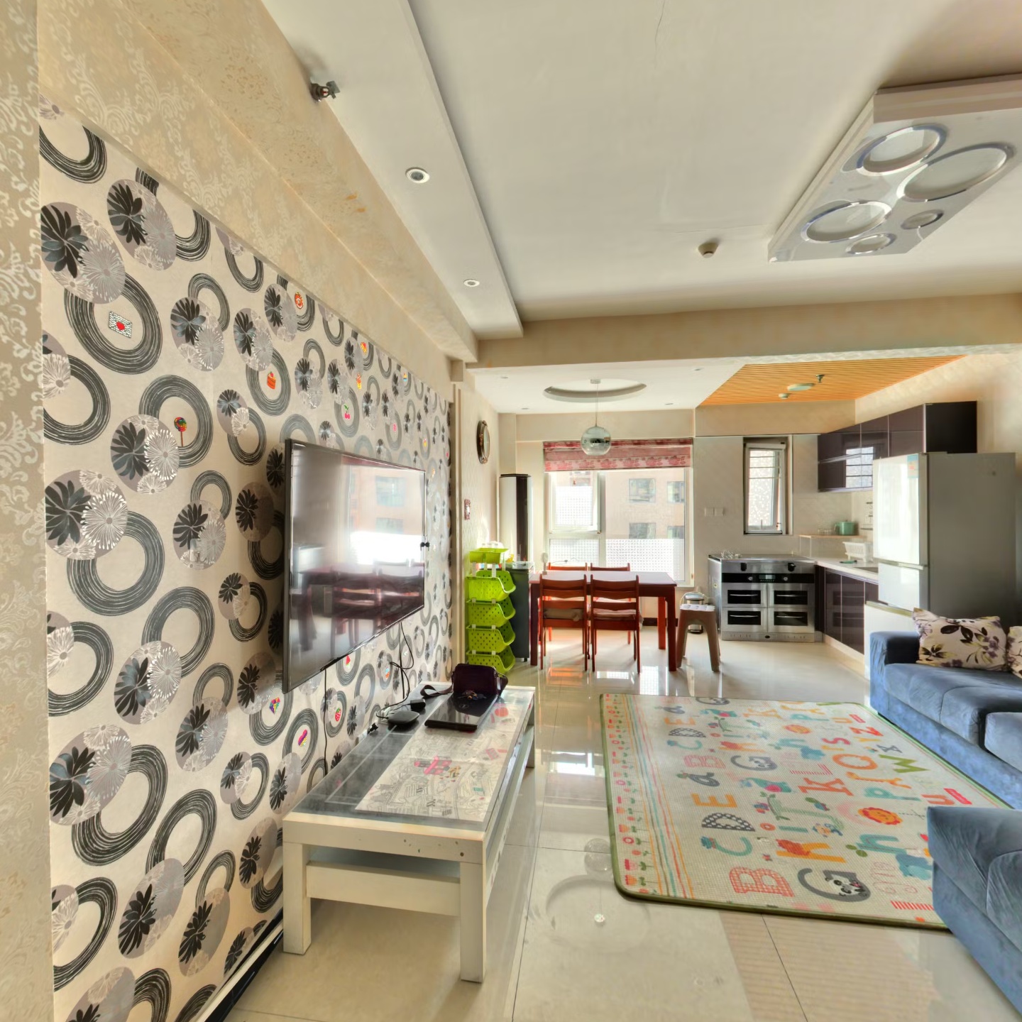 钻石广场南北二居室，上跃，房本满五唯一，集中供暖