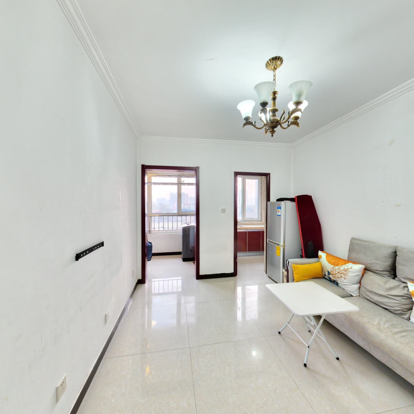 带装修拎包入住，户型方正，房本满五，正规一居