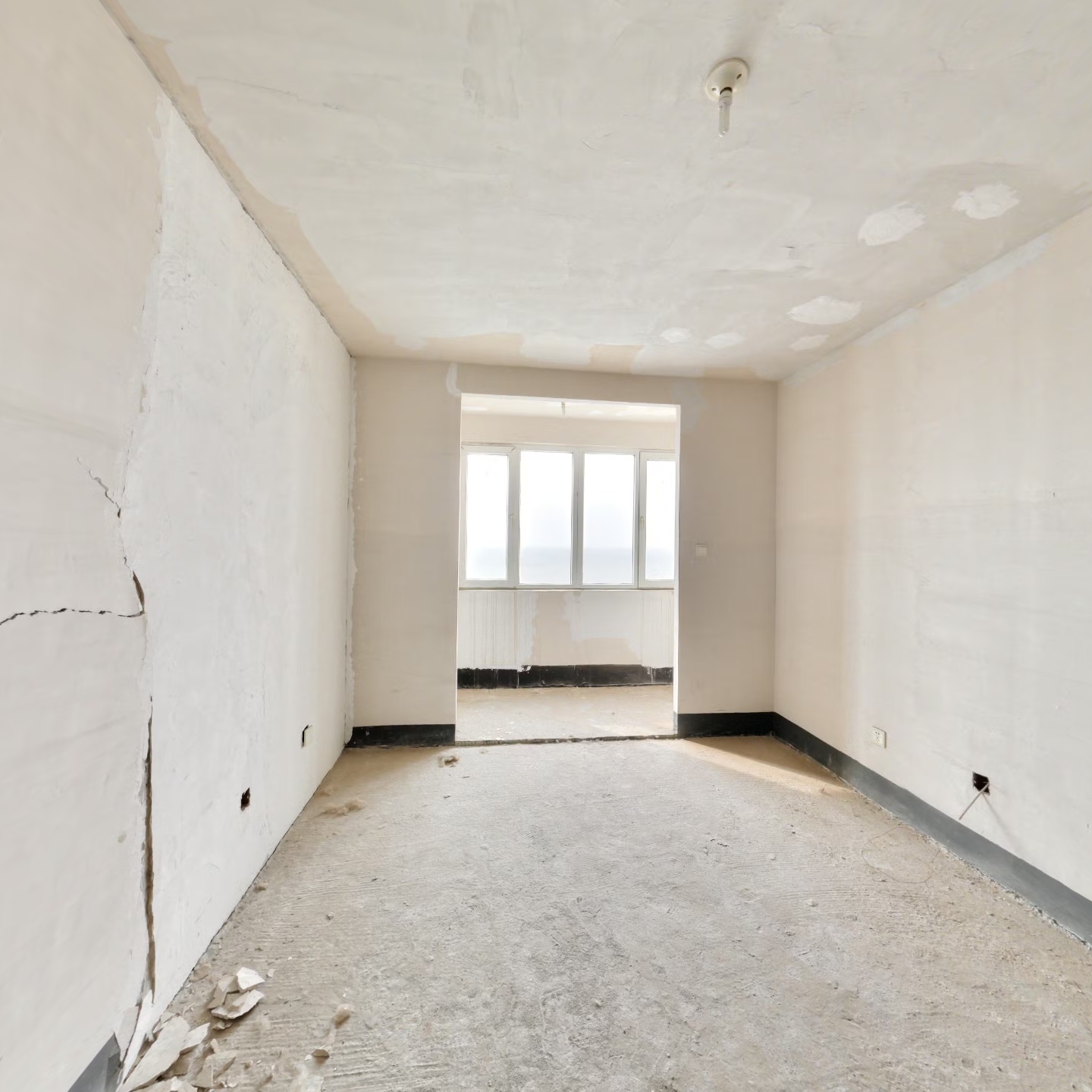 水岸花城，一线河景美宅，标准现房，即买即住