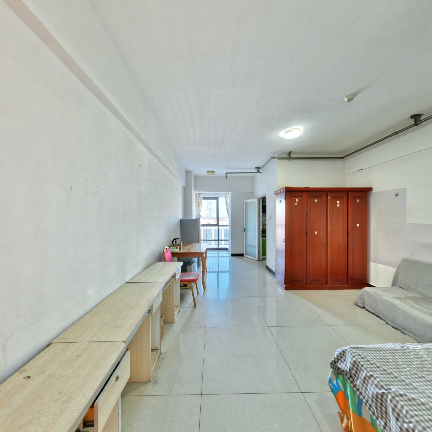 钻石广场带阳台一居视野好屋内宽敞舒适交通便利