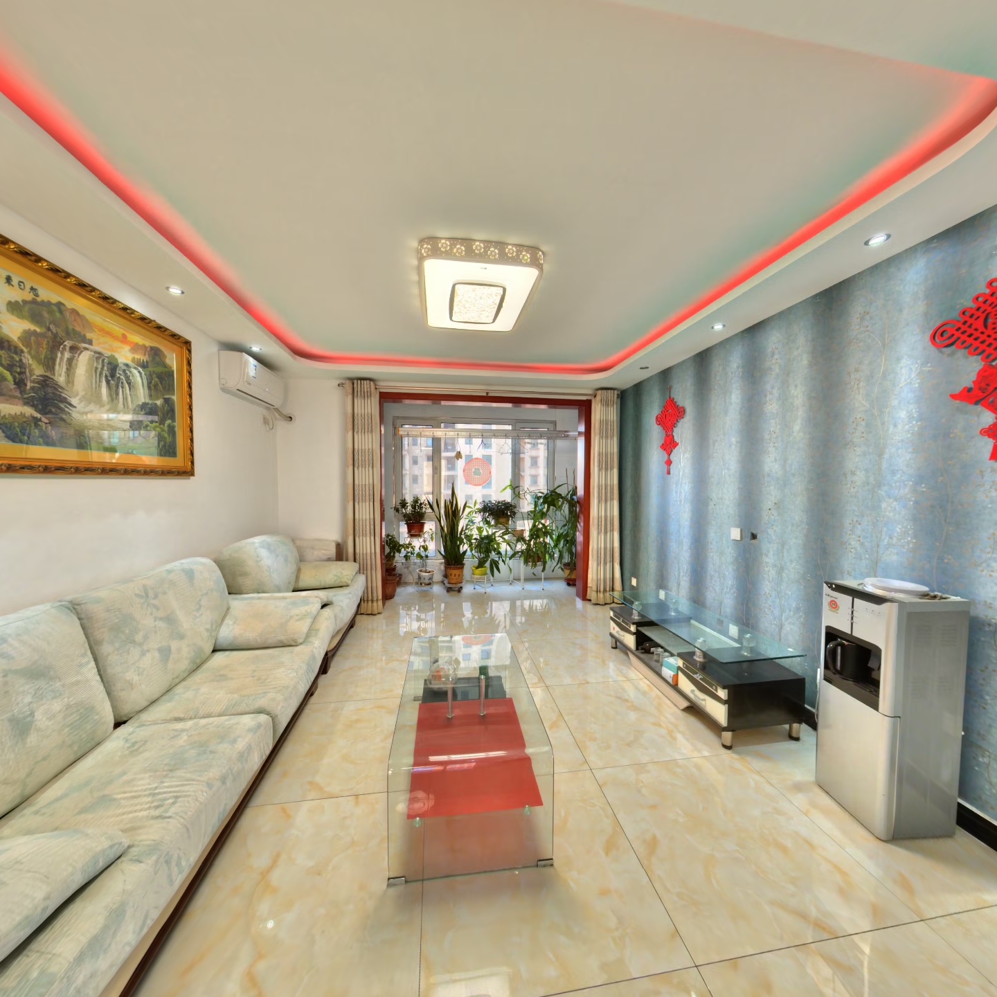 房子南北通透大三居，简单装修，带车位。