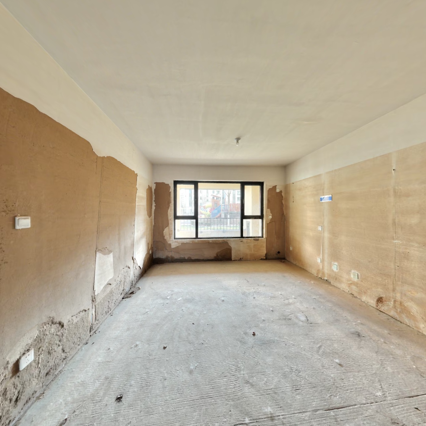 中冶一期，集中供暖，南北通透三居室，中低楼层