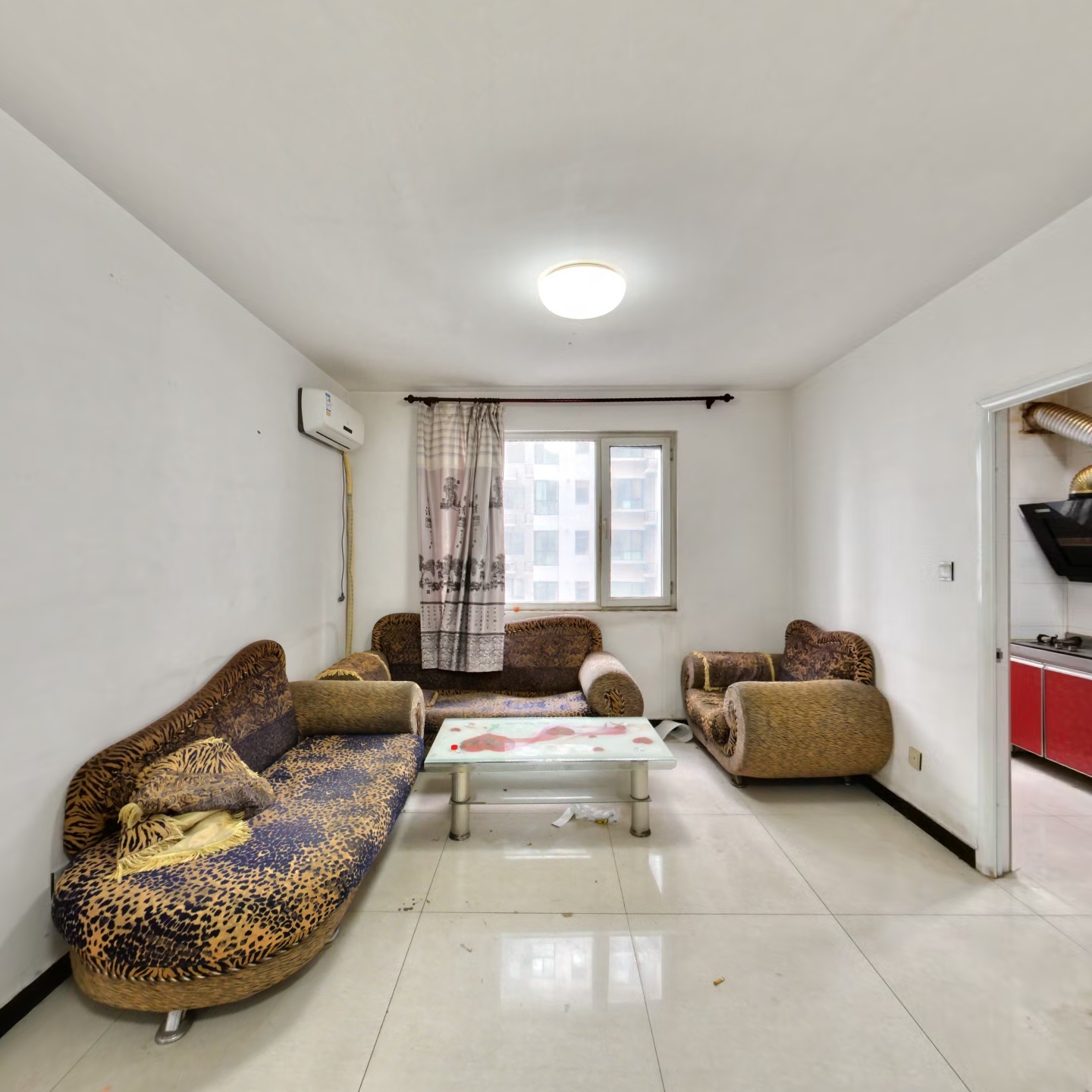 华阳路南北通透大三居，业主诚意出售