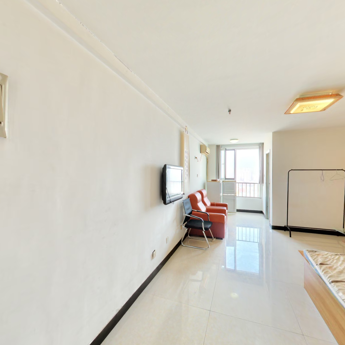 名流美域小区，交通便利，开发区大开间