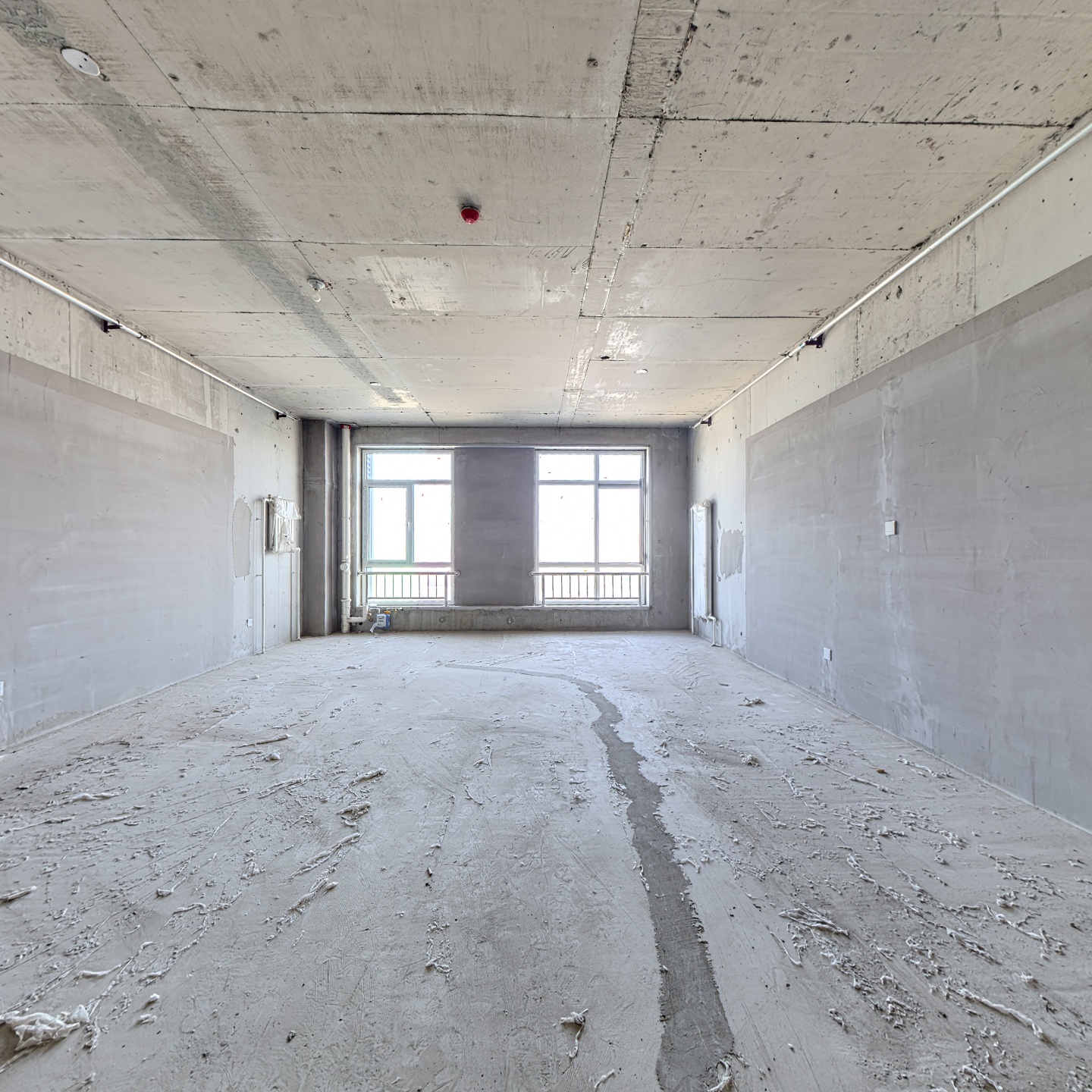 优质房源，目前做了装修，没打隔断。可更名，可注册